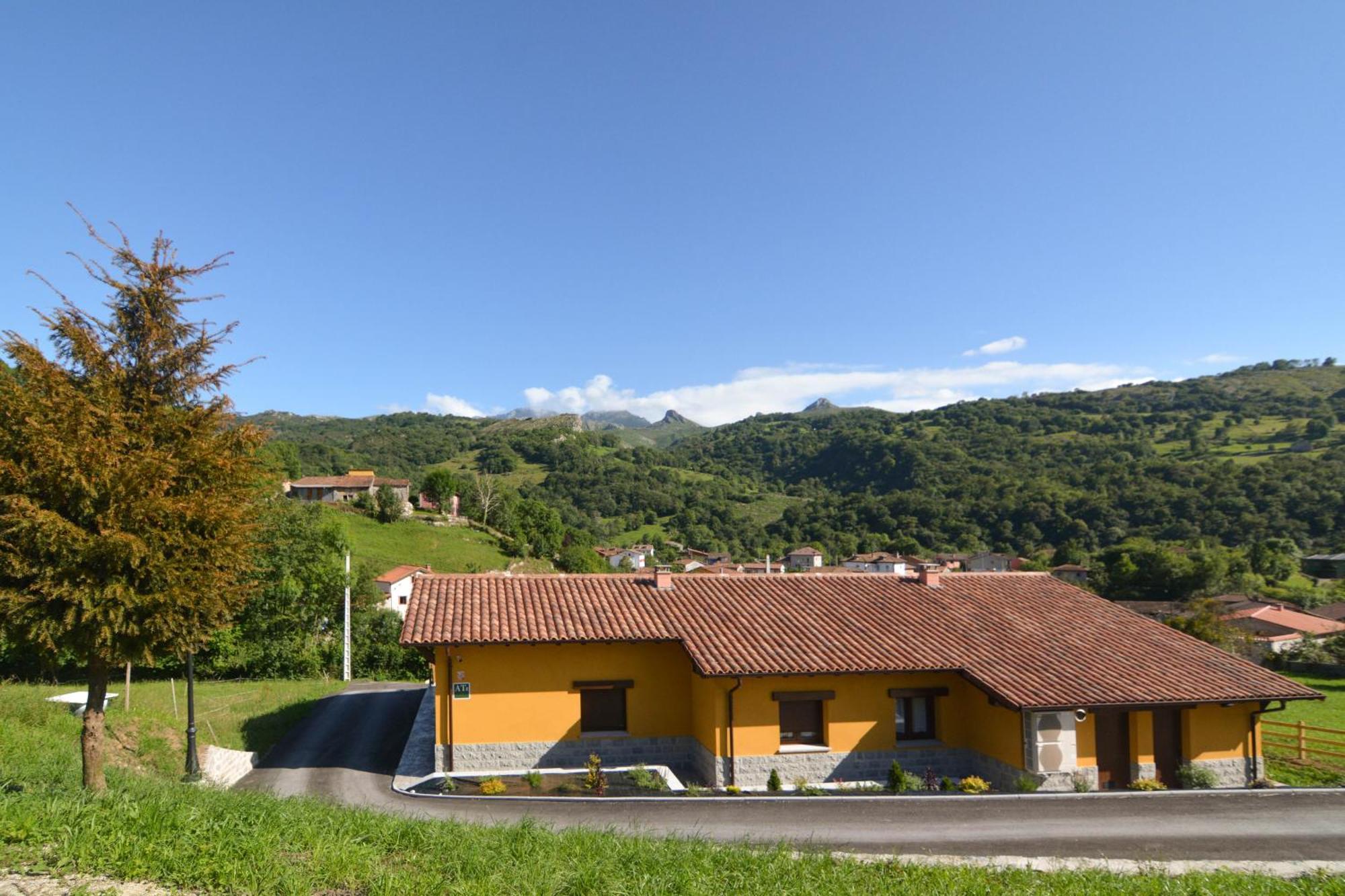 Apartamentos Fuente La Pipa Avín Exteriér fotografie