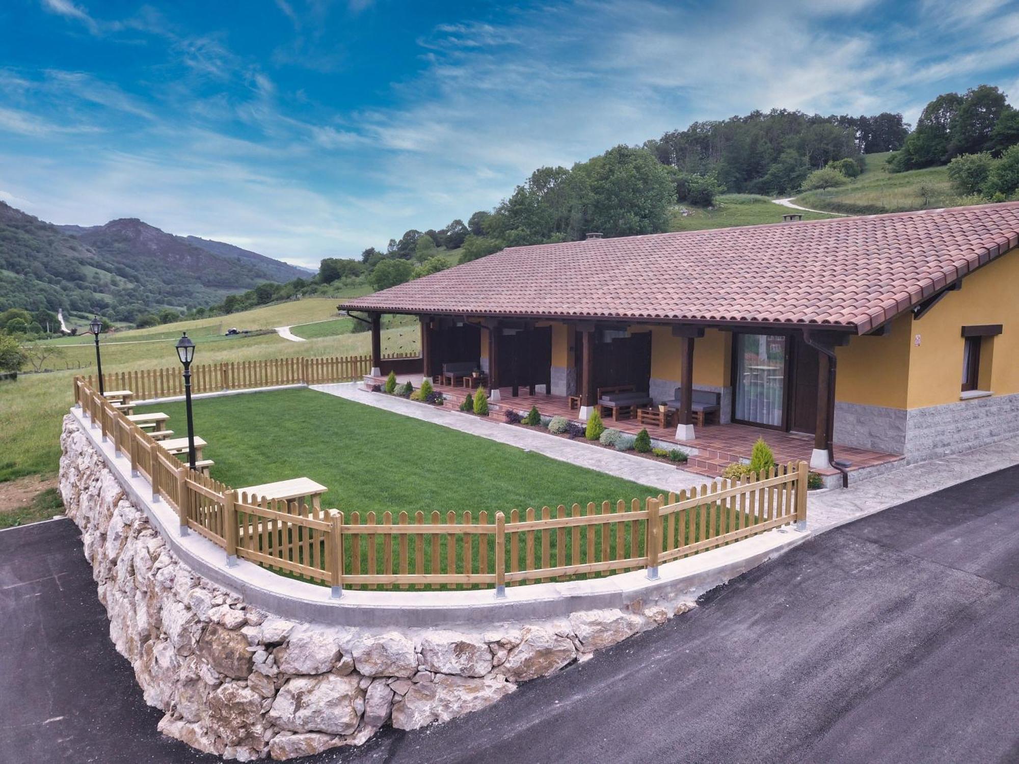 Apartamentos Fuente La Pipa Avín Exteriér fotografie